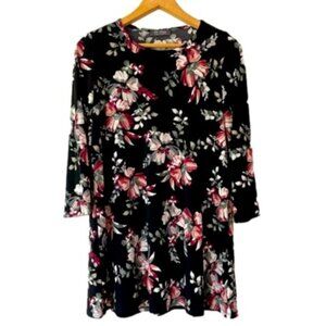 New Mr Max Black Floral Top- Size Medium (bin 1S)